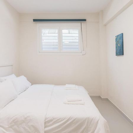 Fully Renovated Luxurious Semi-Basement Studio เอเธนส์ ภายนอก รูปภาพ