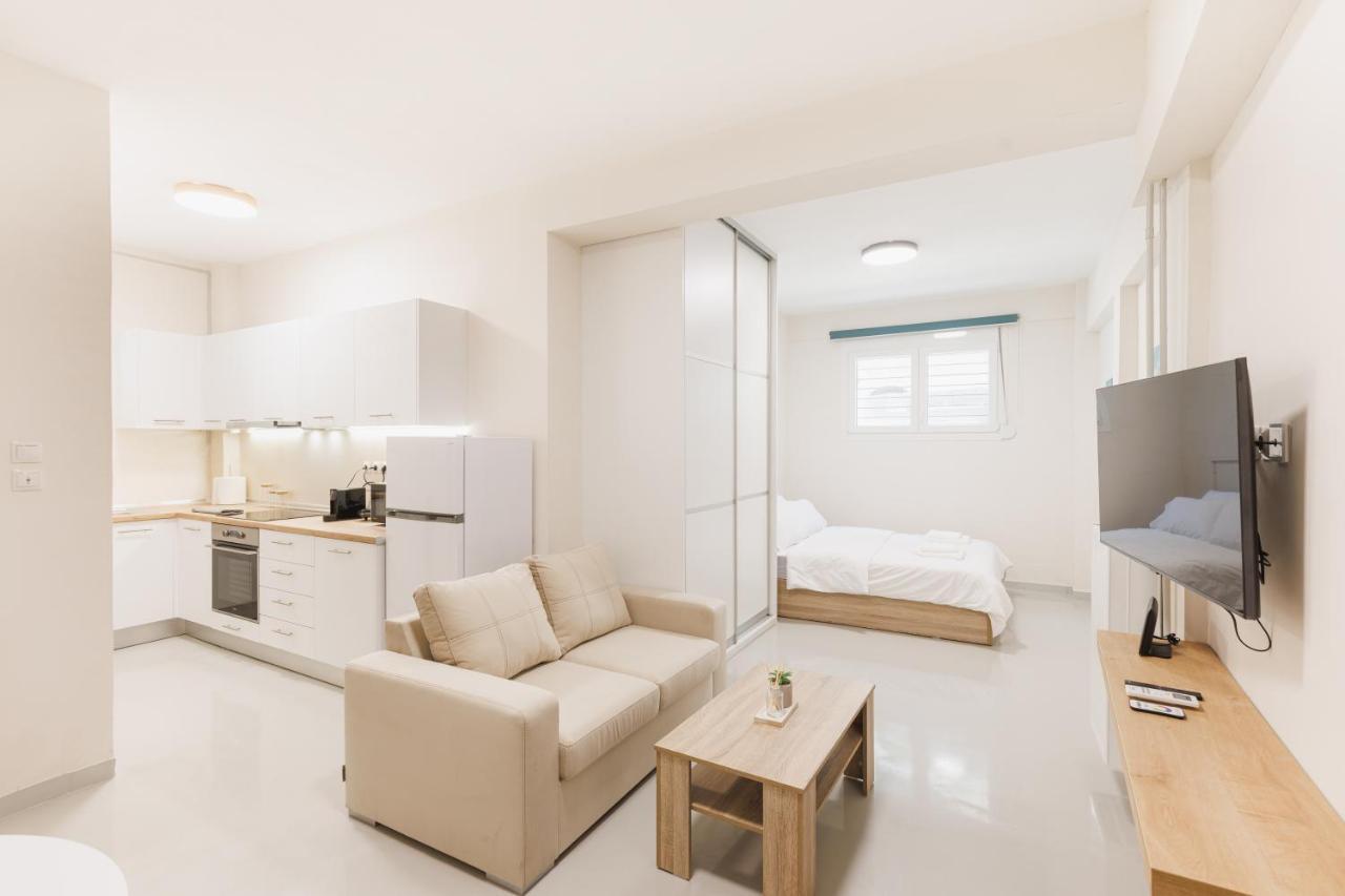 Fully Renovated Luxurious Semi-Basement Studio เอเธนส์ ภายนอก รูปภาพ
