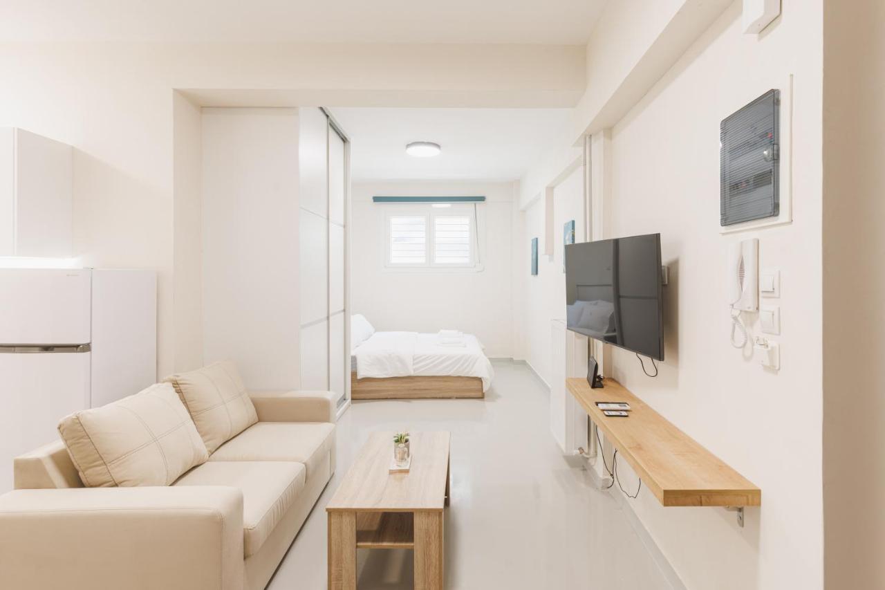Fully Renovated Luxurious Semi-Basement Studio เอเธนส์ ภายนอก รูปภาพ