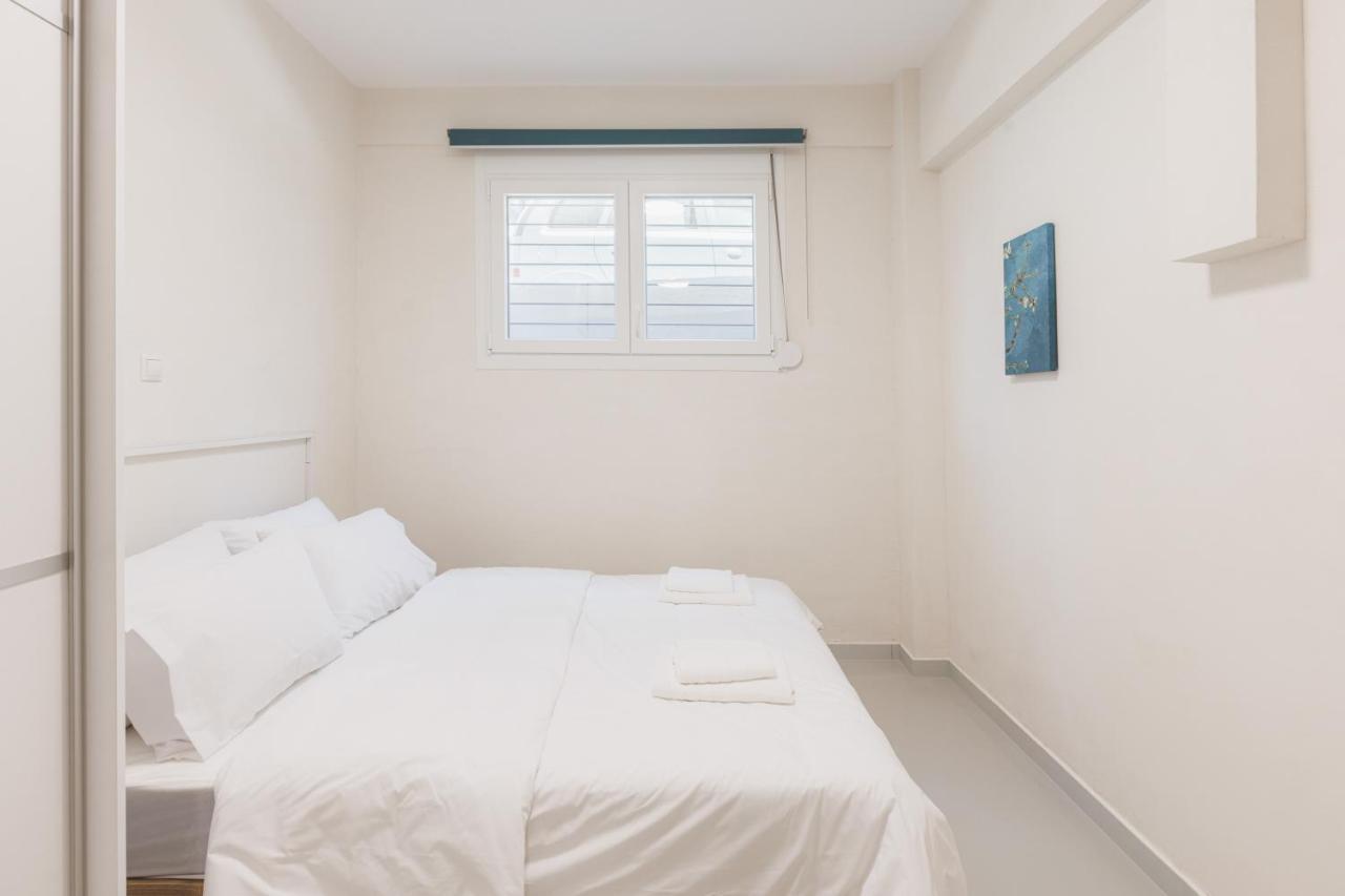 Fully Renovated Luxurious Semi-Basement Studio เอเธนส์ ภายนอก รูปภาพ