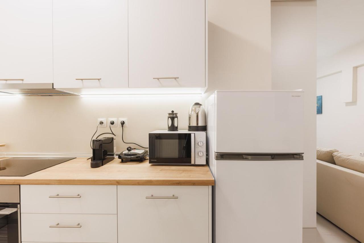 Fully Renovated Luxurious Semi-Basement Studio เอเธนส์ ภายนอก รูปภาพ