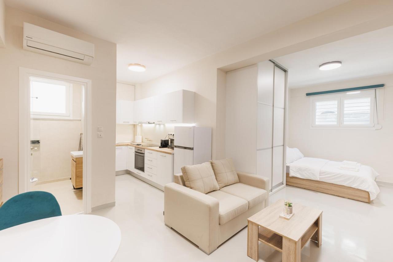 Fully Renovated Luxurious Semi-Basement Studio เอเธนส์ ภายนอก รูปภาพ
